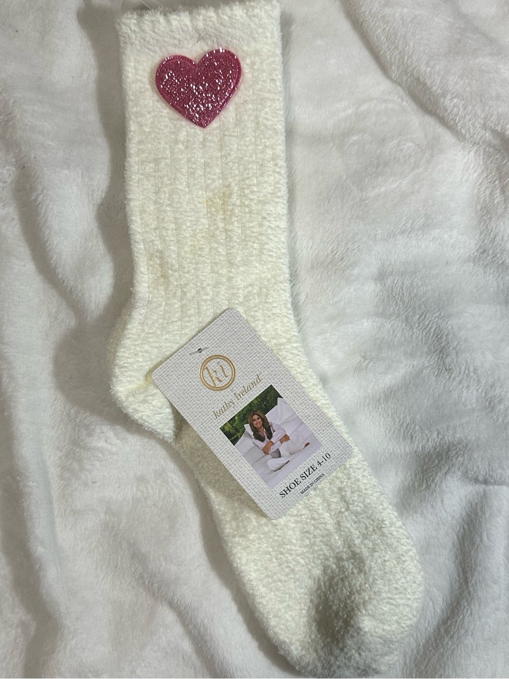 Kathy Ireland Fuzzy Crew Socks Size 4-10 Cream White Glitter Pink Heart